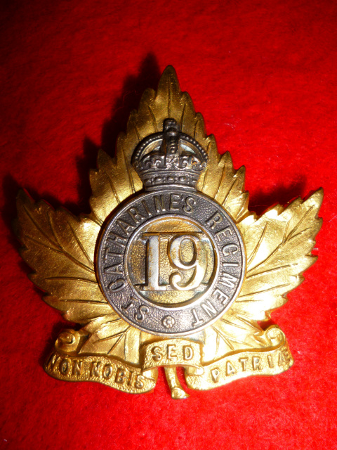 MM92 - 19th St. Catherine's Regiment Officer's Cap Badge